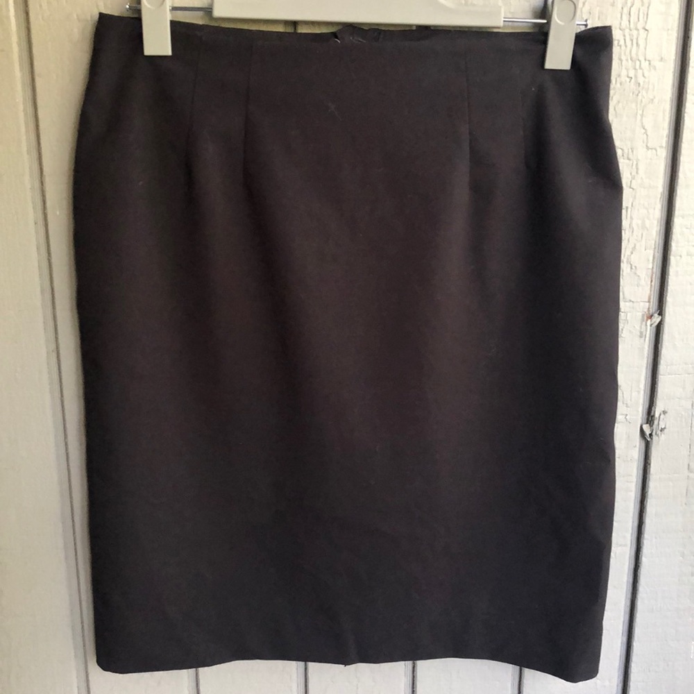 HM Pencil Skirt (F)